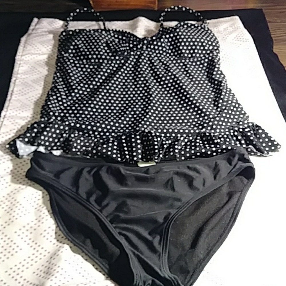 Marina West 2 Pc. Bathing Suit Black/ White M
